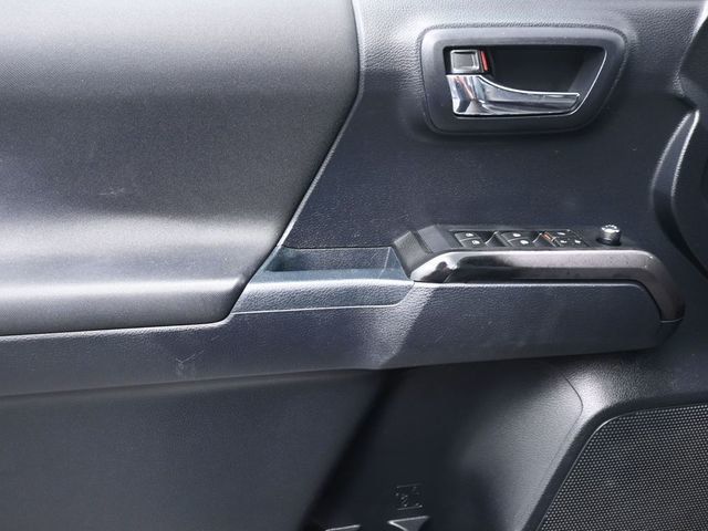 2018 Toyota Tacoma TRD Sport Double Cab 5' Bed V6 4x2 Automatic - 22954216 - 12