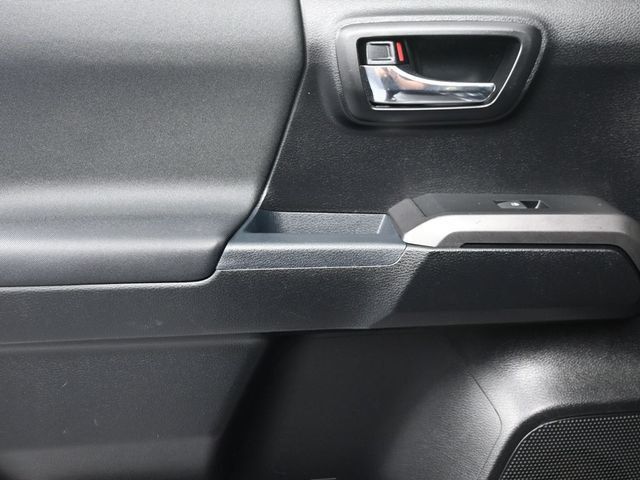 2018 Toyota Tacoma TRD Sport Double Cab 5' Bed V6 4x2 Automatic - 22954216 - 14