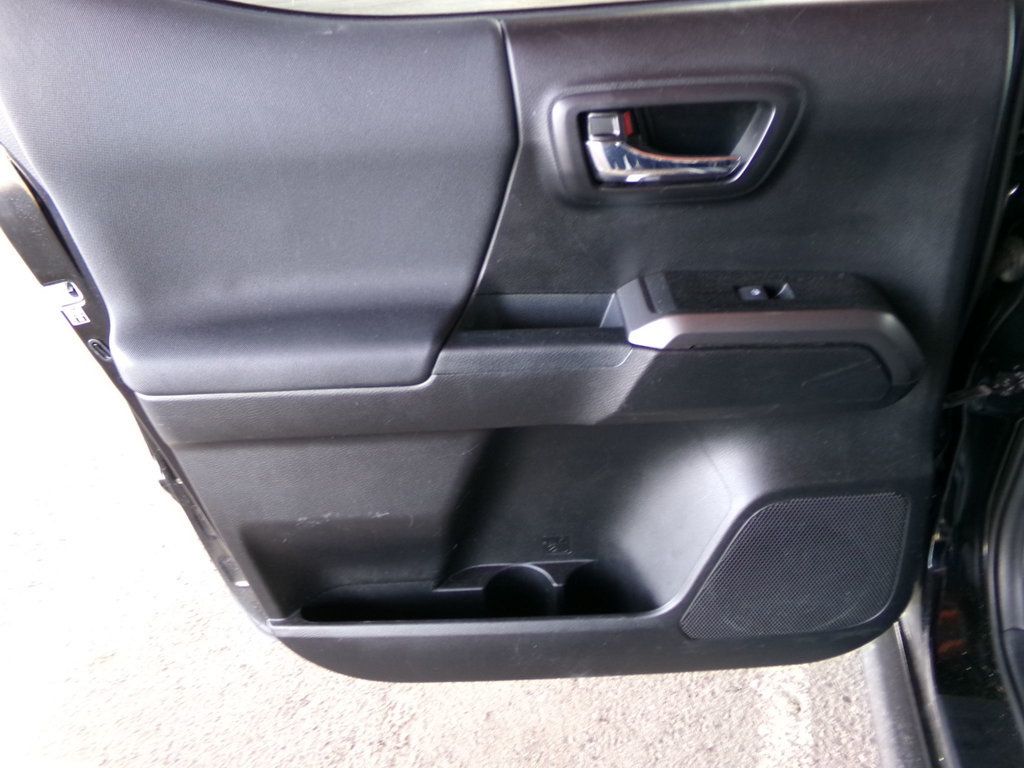 2018 Toyota Tacoma TRD Sport Double Cab 5' Bed V6 4x4 Automatic - 23009516 - 10