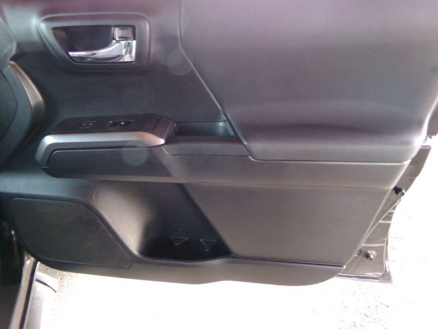 2018 Toyota Tacoma TRD Sport Double Cab 5' Bed V6 4x4 Automatic - 23009516 - 12