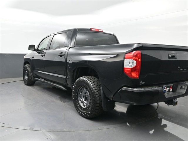 2018 Toyota Tundra SR5 CrewMax photo 3