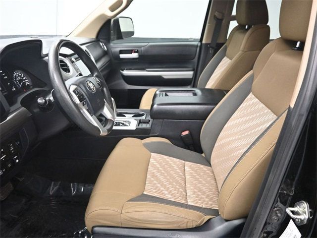 2018 Toyota Tundra SR5 CrewMax photo 4