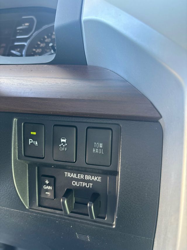 2018 Toyota Tundra 4WD Limited CrewMax 5.5' Bed 5.7L - 23082830 - 11