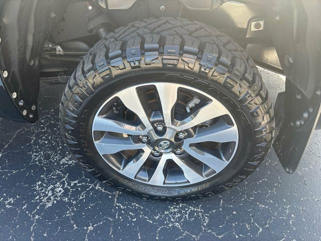 2018 Toyota Tundra 4WD Limited CrewMax 5.5' Bed 5.7L - 23082830 - 22