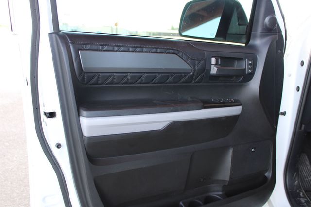 2018 Toyota Tundra 4WD Platinum CrewMax 5.5' Bed 5.7L FFV - 23081769 - 17