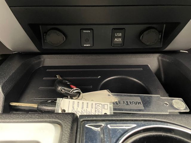 2018 Toyota Tundra 4WD SR5 CrewMax 5.5' Bed 5.7L - 22981517 - 27