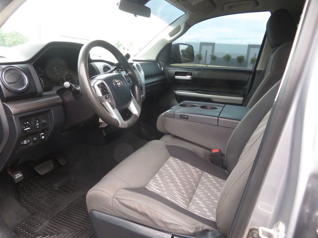 2018 Toyota Tundra CREWMAX 4X4 5.7 TOYOTA TUNDRA SR5 EXTRA CLEAN 3OWNER  - 22951841 - 18