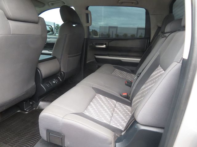 2018 Toyota Tundra CREWMAX 4X4 5.7 TOYOTA TUNDRA SR5 EXTRA CLEAN 3OWNER  - 22951841 - 23
