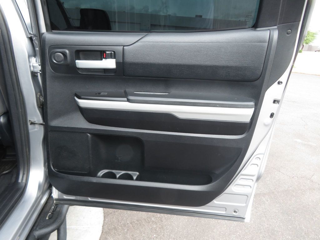 2018 Toyota Tundra CREWMAX 4X4 5.7 TOYOTA TUNDRA SR5 EXTRA CLEAN 3OWNER  - 22951841 - 26