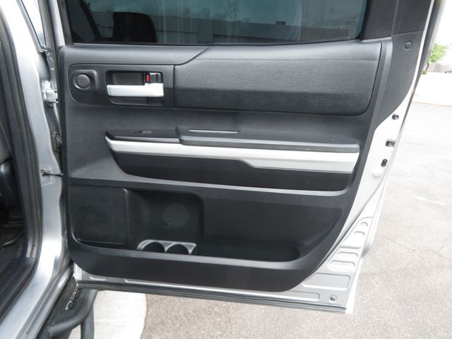 2018 Toyota Tundra CREWMAX 4X4 5.7 TOYOTA TUNDRA SR5 EXTRA CLEAN 3OWNER  - 22951841 - 26