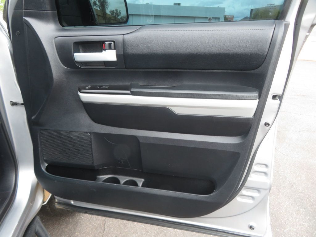 2018 Toyota Tundra CREWMAX 4X4 5.7 TOYOTA TUNDRA SR5 EXTRA CLEAN 3OWNER  - 22951841 - 31