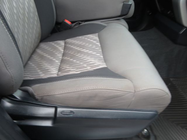 2018 Toyota Tundra CREWMAX 4X4 5.7 TOYOTA TUNDRA SR5 EXTRA CLEAN 3OWNER  - 22951841 - 34