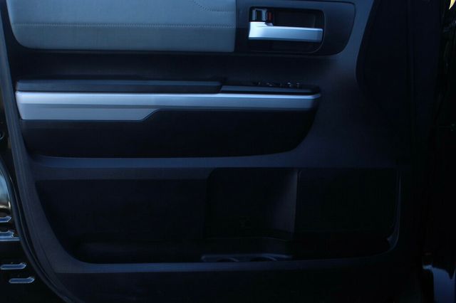 2018 Toyota Tundra ONE OWNER LIMITED PREMIUM W/ TRD OFF ROAD,  - 22940502 - 18