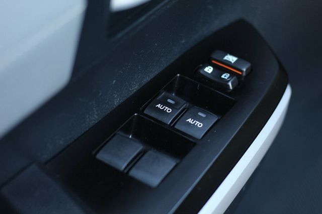 2018 Toyota Tundra ONE OWNER LIMITED PREMIUM W/ TRD OFF ROAD,  - 22940502 - 19