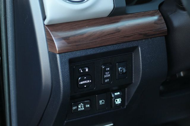 2018 Toyota Tundra ONE OWNER LIMITED PREMIUM W/ TRD OFF ROAD,  - 22940502 - 20