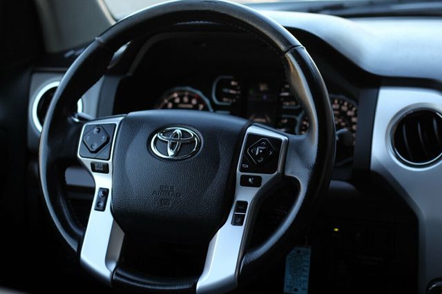 2018 Toyota Tundra ONE OWNER LIMITED PREMIUM W/ TRD OFF ROAD,  - 22940502 - 28