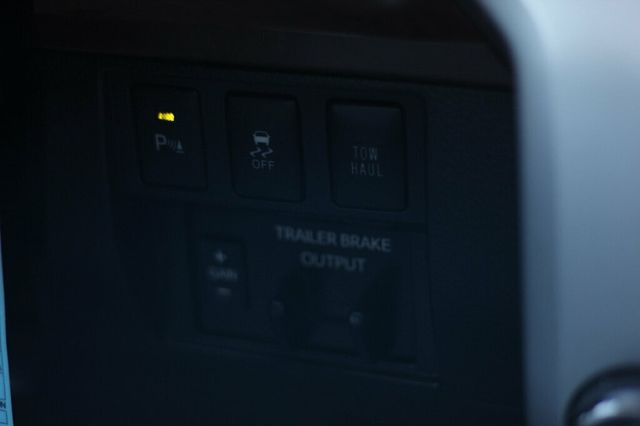 2018 Toyota Tundra ONE OWNER LIMITED PREMIUM W/ TRD OFF ROAD,  - 22940502 - 29