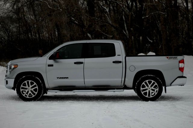 2018 Toyota Tundra ONE OWNER SR5 CREWMAX W/ PREMIUM AUDIO/ NAVIGATION - 22952691 - 16