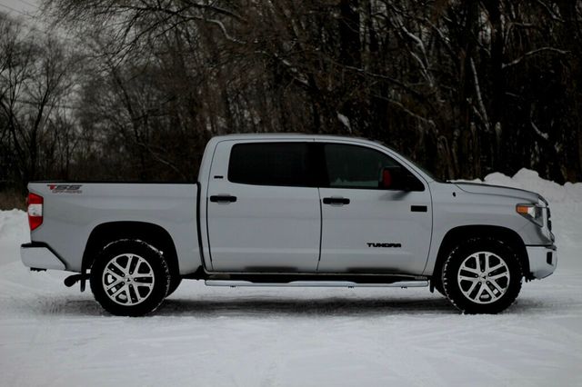 2018 Toyota Tundra ONE OWNER SR5 CREWMAX W/ PREMIUM AUDIO/ NAVIGATION - 22952691 - 1