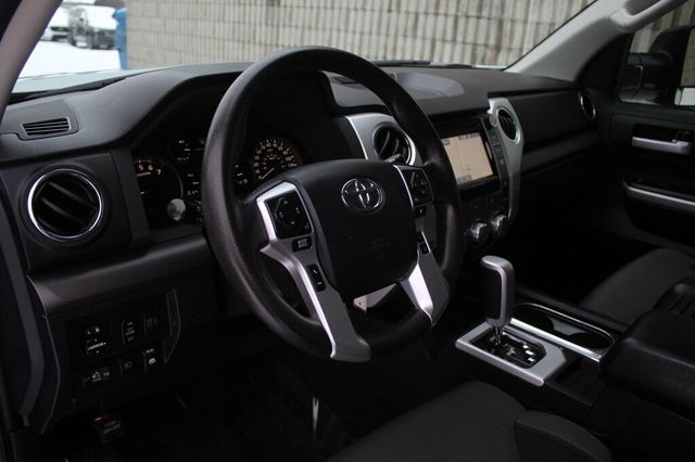 2018 Toyota Tundra ONE OWNER SR5 CREWMAX W/ PREMIUM AUDIO/ NAVIGATION - 22952691 - 23