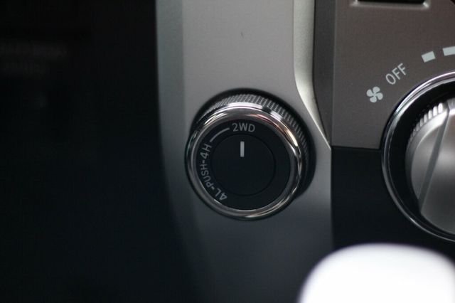 2018 Toyota Tundra ONE OWNER SR5 CREWMAX W/ PREMIUM AUDIO/ NAVIGATION - 22952691 - 28