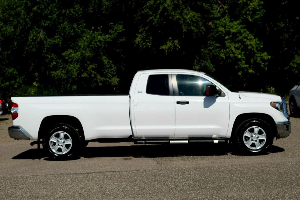 2018 Toyota Tundra SR5 photo 2