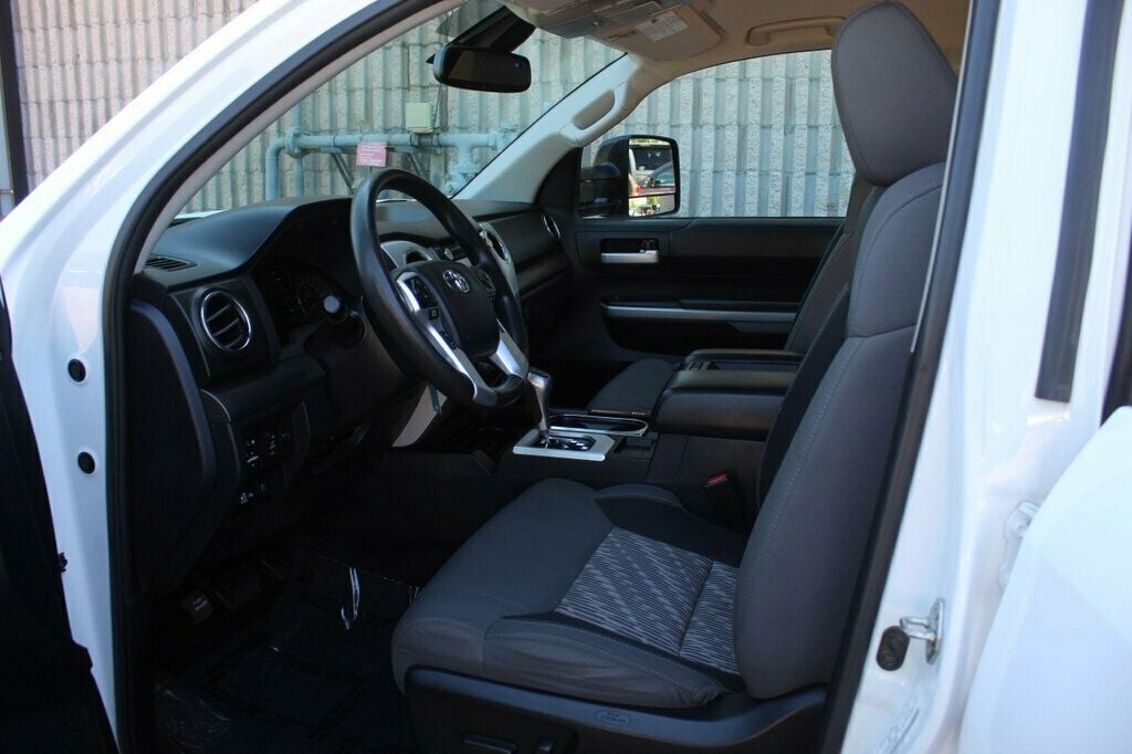 2018 Toyota Tundra SR5 photo 23