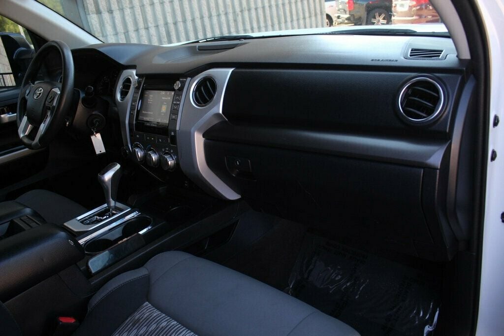 2018 Toyota Tundra SR5 photo 9