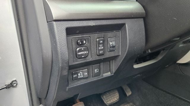 2018 Toyota Tundra SR5 Upgrade Package - 22937385 - 17