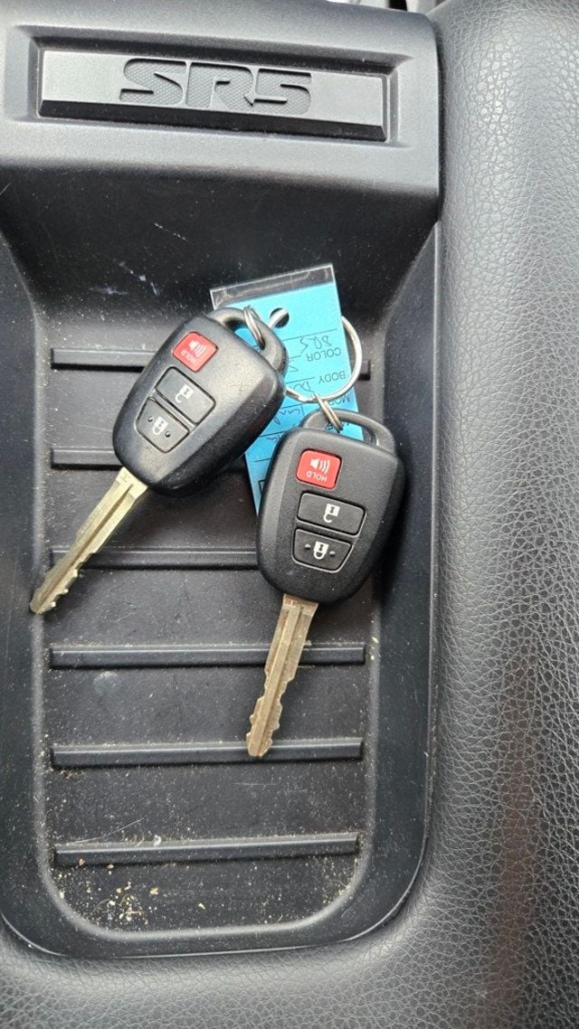 2018 Toyota Tundra SR5 Upgrade Package - 22937385 - 32