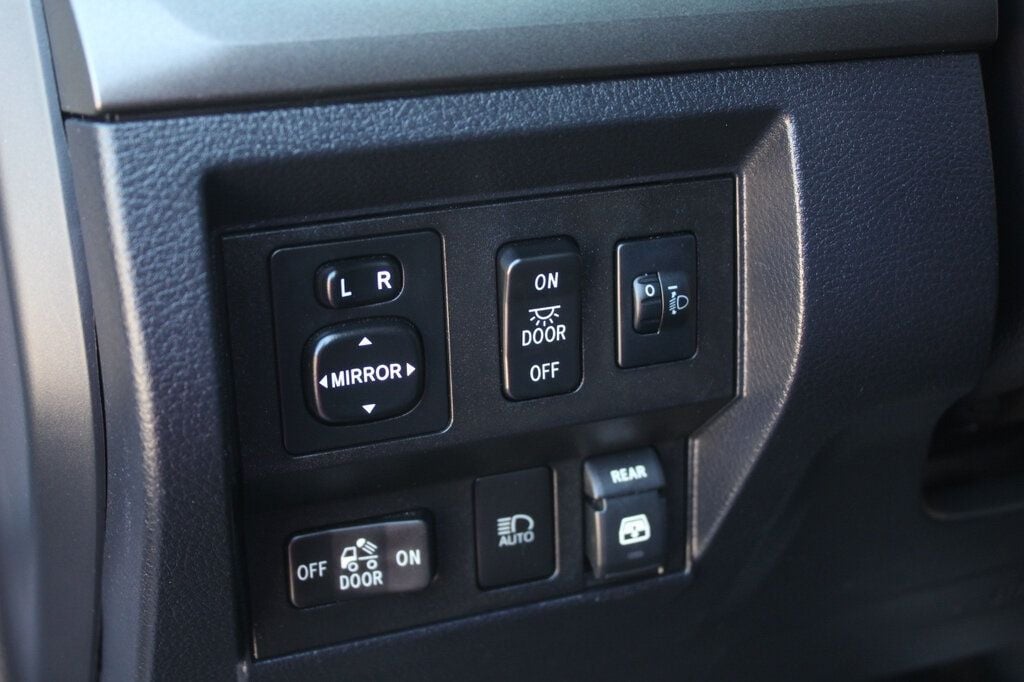 2018 Toyota Tundra SR5 TRD photo 21