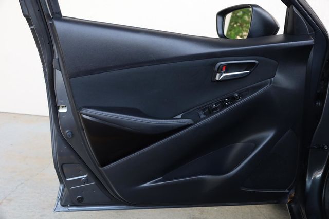 2018 Toyota Yaris iA Ext Cab 161.5" WB SL - 23027867 - 11
