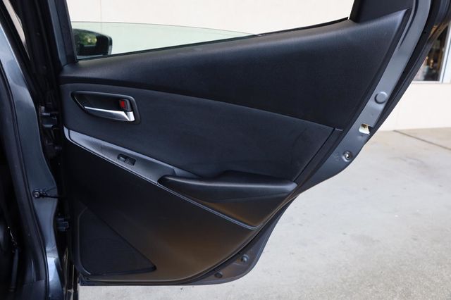 2018 Toyota Yaris iA Ext Cab 161.5" WB SL - 23027867 - 19