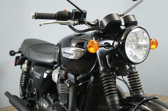 2018 Triumph Bonneville T100 BLACK Only 860 Miles! - 22950799 - 0
