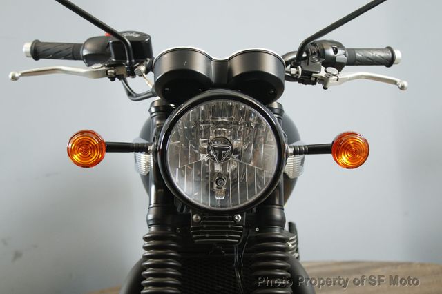 2018 Triumph Bonneville T100 BLACK Only 860 Miles! - 22950799 - 24