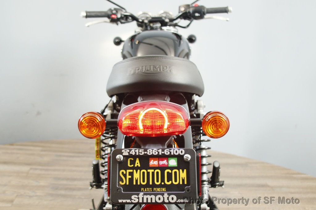 2018 Triumph Bonneville T100 BLACK Only 860 Miles! - 22950799 - 27