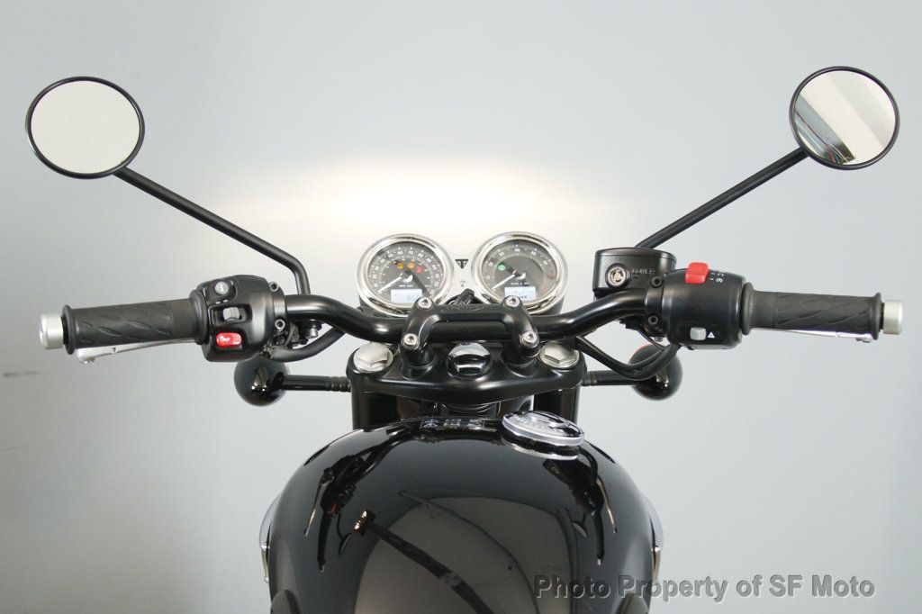 2018 Triumph Bonneville T100 BLACK Only 860 Miles! - 22950799 - 28