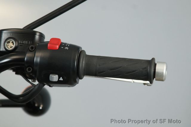 2018 Triumph Bonneville T100 BLACK Only 860 Miles! - 22950799 - 31