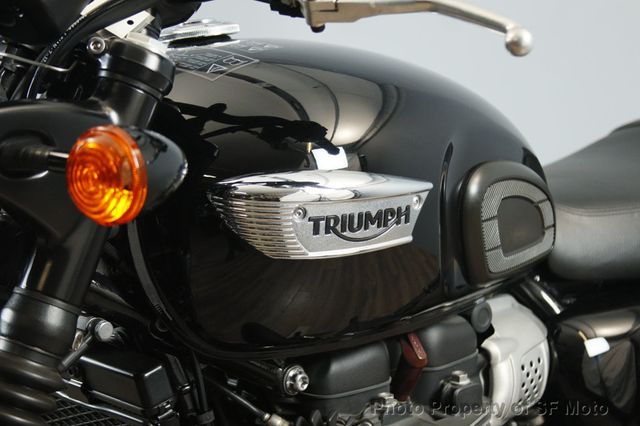 2018 Triumph Bonneville T100 BLACK Only 860 Miles! - 22950799 - 35
