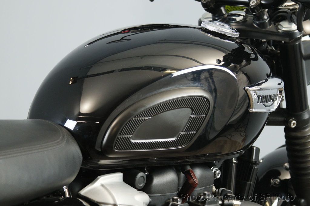 2018 Triumph Bonneville T100 BLACK Only 860 Miles! - 22950799 - 38