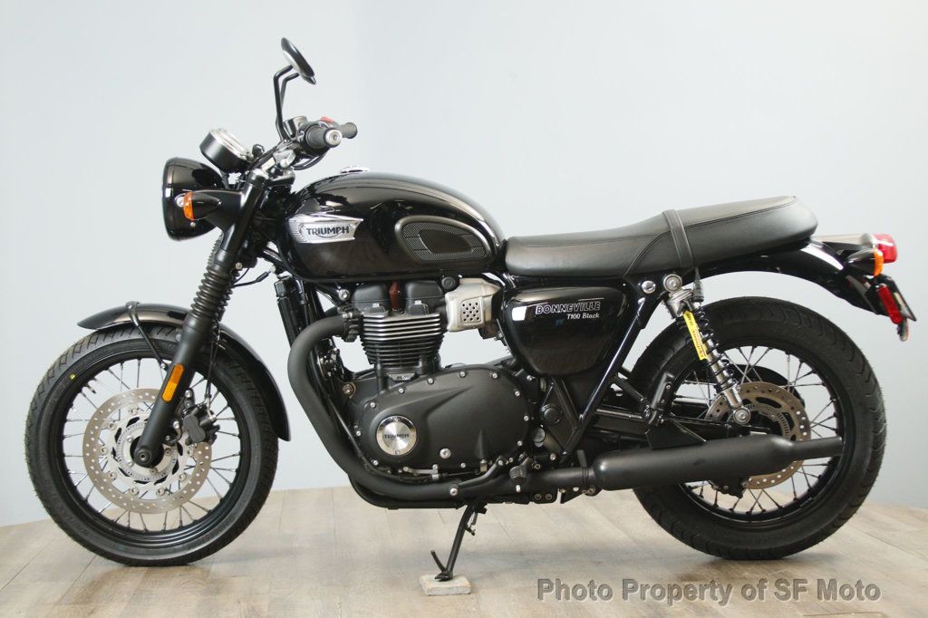 2018 Triumph Bonneville T100 BLACK Only 860 Miles! - 22950799 - 3