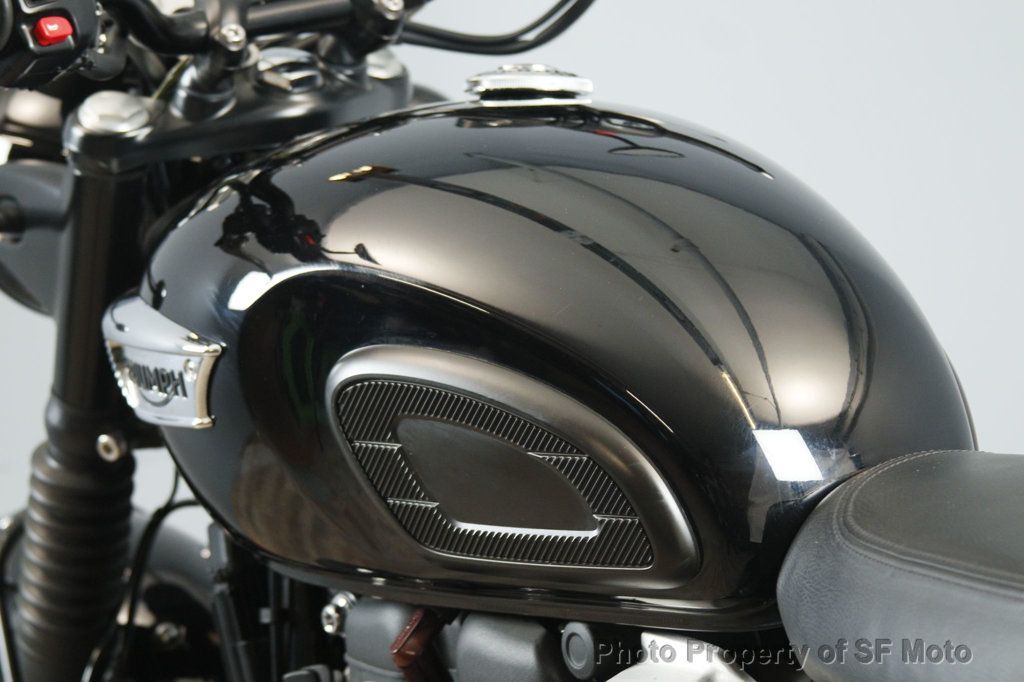 2018 Triumph Bonneville T100 BLACK Only 860 Miles! - 22950799 - 39