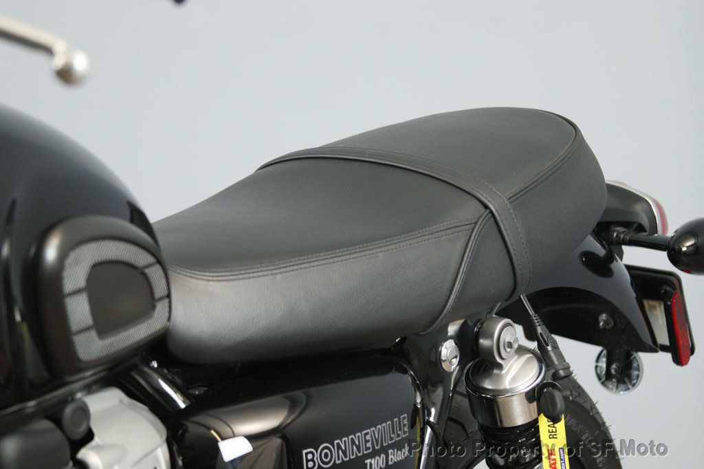 2018 Triumph Bonneville T100 BLACK Only 860 Miles! - 22950799 - 41