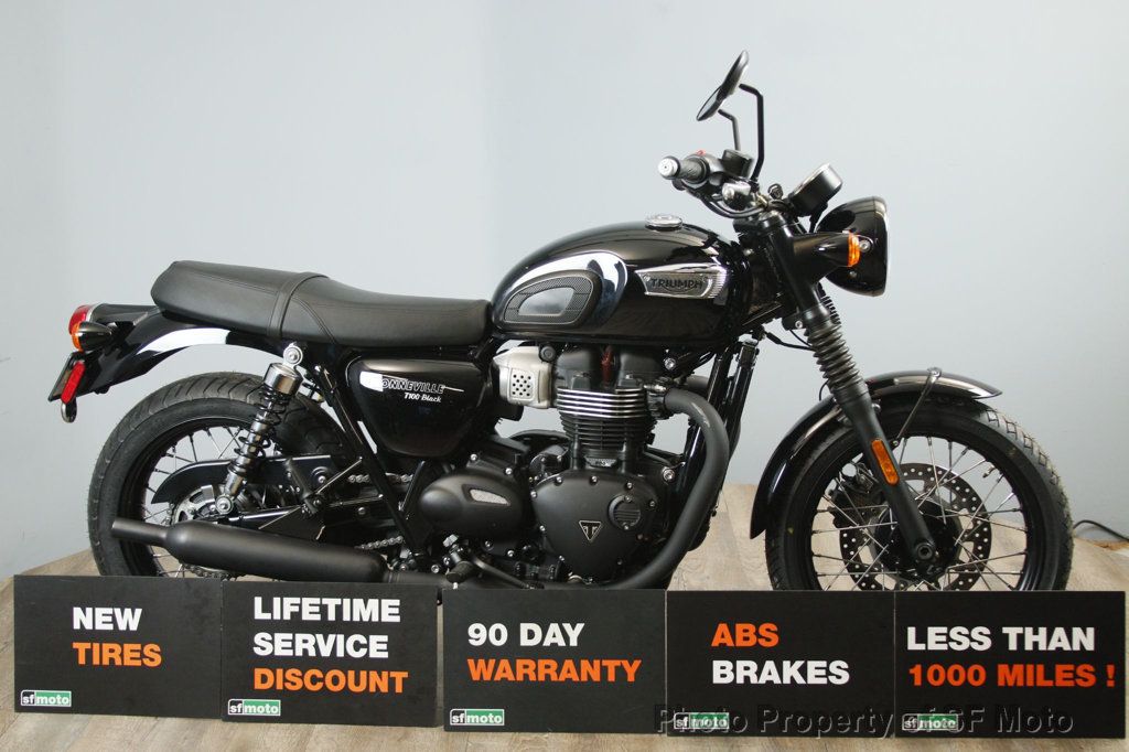 2018 Triumph Bonneville T100 BLACK Only 860 Miles! - 22950799 - 4