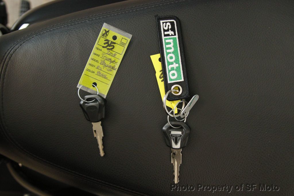 2018 Triumph Bonneville T100 BLACK Only 860 Miles! - 22950799 - 54