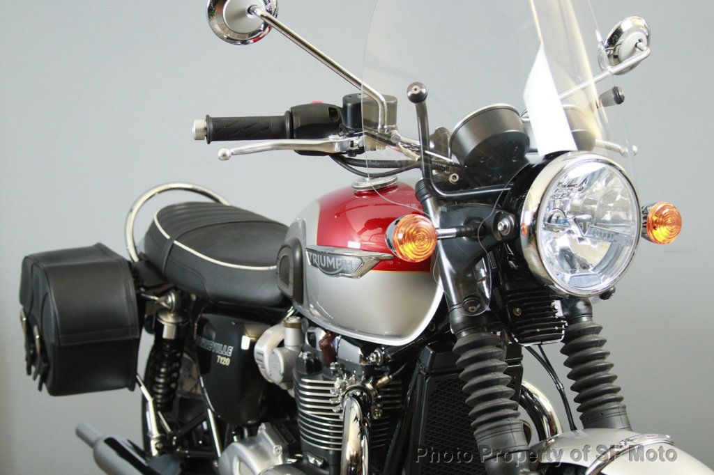 2018 Triumph Bonneville T120 Two Tone One Owner, 3502 Mi - 22927238 | Video 1