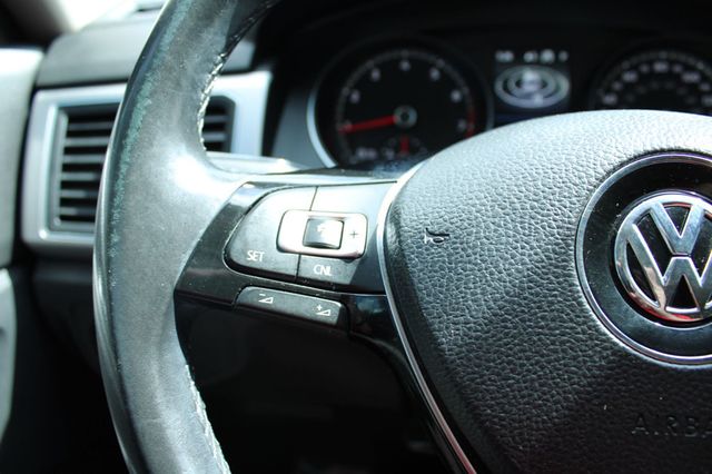 2018 Volkswagen Atlas 3.6L V6 SE FWD - 23043064 - 21