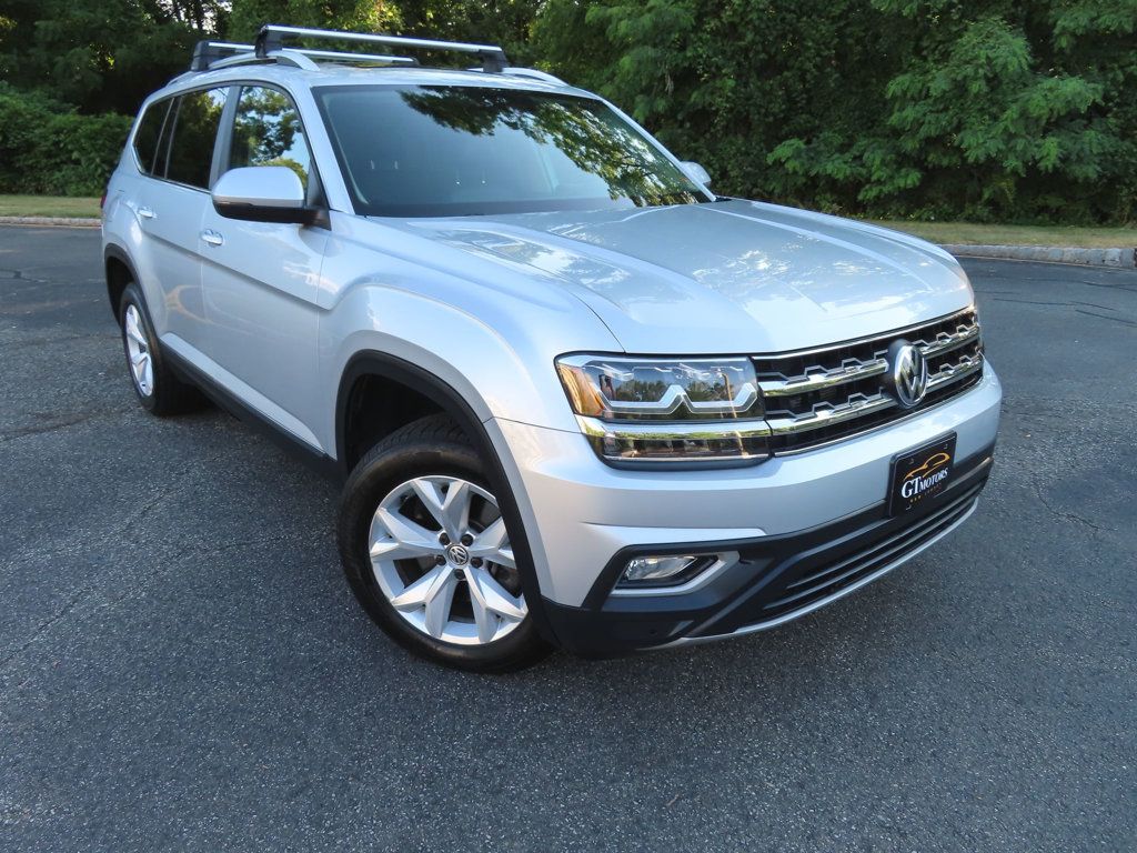 2018 Volkswagen Atlas SE photo 2