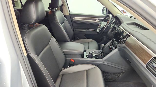 2018 Volkswagen Atlas 3.6L V6 SEL 4MOTION w/ Captain's Chairs & Trailer Hitch - 23040954 - 23