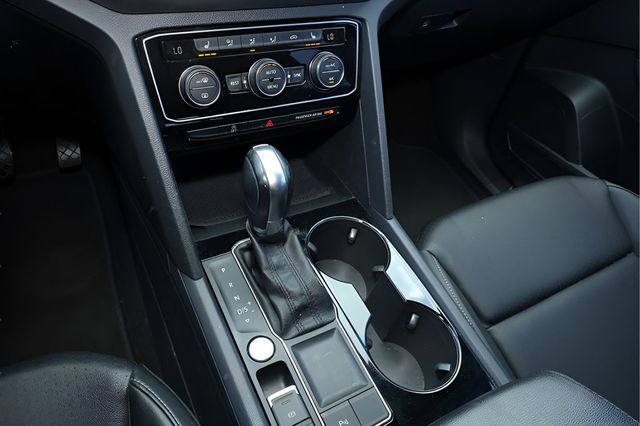 2018 VOLKSWAGEN ATLAS 3.6L V6 SEL FWD - 22953270 - 32